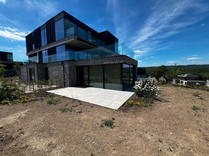MCA Immobilier vous propose, sur les hauteurs de Durbuy, à deux pas du centre historique, la résidence Les Béguines. 25 appartements exclusifs dans un