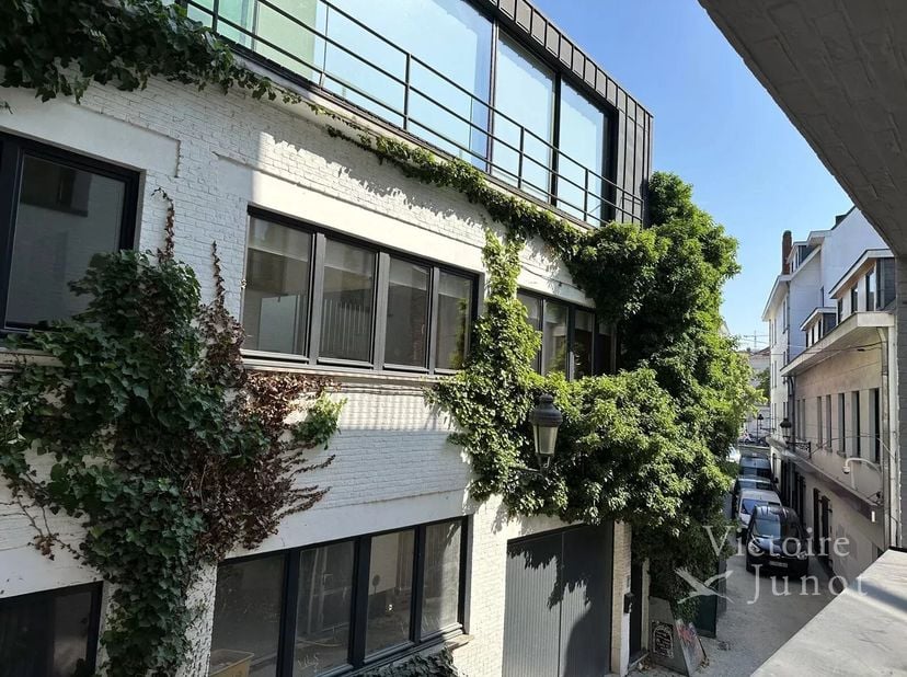 Situé rue du Pays de Liège, une ruelle entre la rue de Flandre et le Quai aux Briques, le projet Â Vismet Â, propose cet espace de 47m² livré casco po