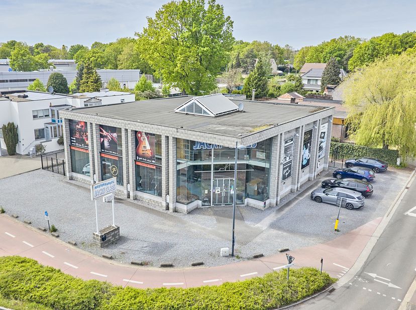 Bien professionnel à vendre
                    à 3600 Genk