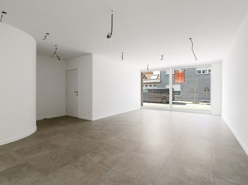 In de Stadenstraat, de verbindingsweg tussen Zarren en Staden, bevindt zich deze volledig gerenoveerde woning. Er werden zeer kwaliteitsvolle material