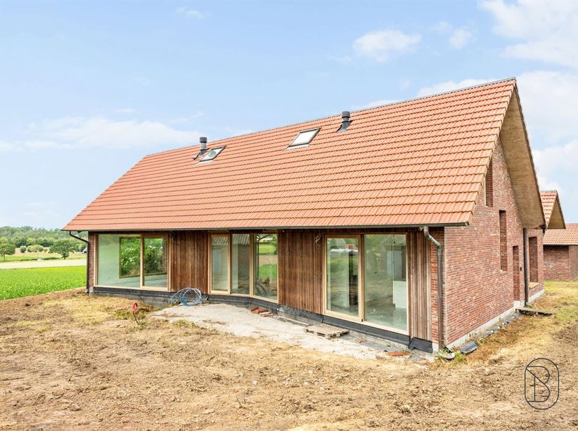 Unieke architectenwoning op een uitzonderlijk perceel van 7.441 m². <br />
Op het einde van een rustige doodlopende straat bevindt zich deze bijzonder