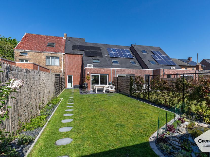 ENERGIEZUINIGE TIJDLOZE RECENTE WONING ( BOUWJAAR 2021)&amp;nbsp;op zeer AANGENAME LOCATIE MET ZICHT OP DE VELDEN. Deze INSTAPKLARE woning bestaat uit vol