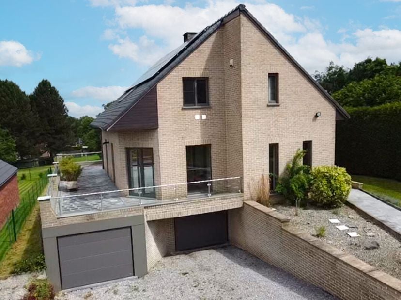 Huis te koop
                    in 6120 Nalinnes