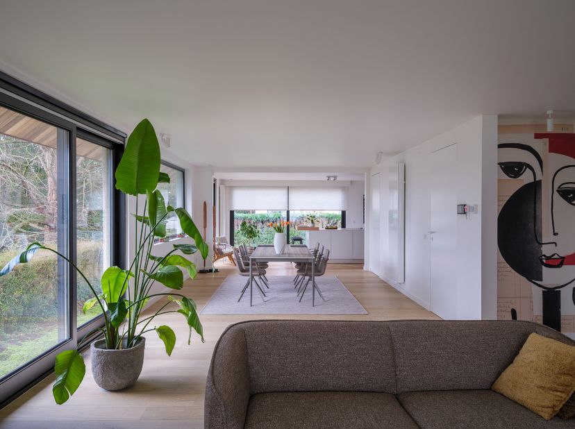 Sint-Martens-Latem – Bijzonder ruime en energiezuinige villa met woon-/werkmogelijkheid vlakbij het dorpscentrum.<br />
&amp;nbsp;<br />
Voor meer informa