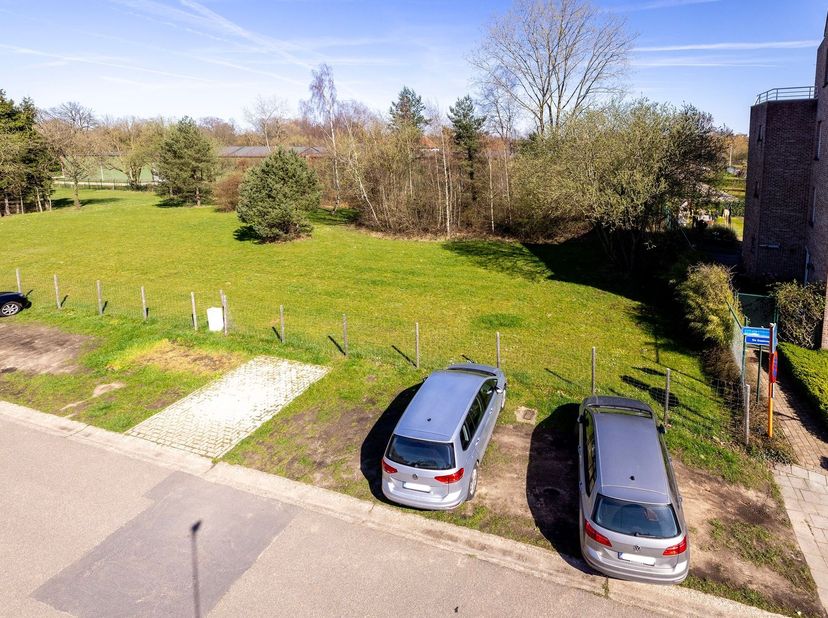 Bouwgrond voor OB op 6a66ca - 18m breedte<br />
<br />
Deze bouwgrond van 666m2 met een straatbreedte van 18m en een diepte van 37m is geschikt voor