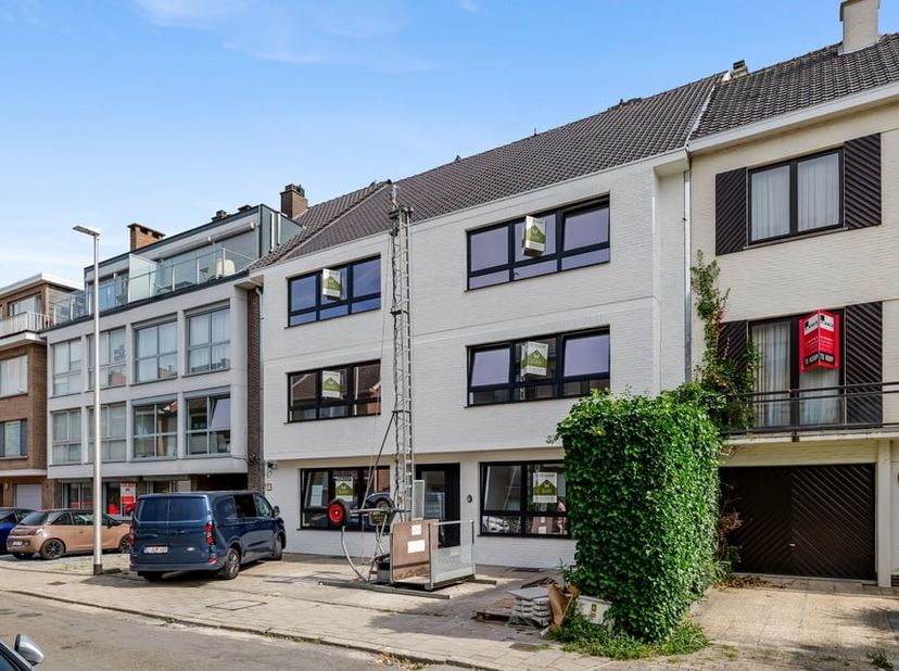 Bent u op zoek naar een instapklaar appartement zonder zorgen? Dan is dit volledig gerenoveerd appartement, gelegen in de Abtenstraat 16 te Sint-Truid