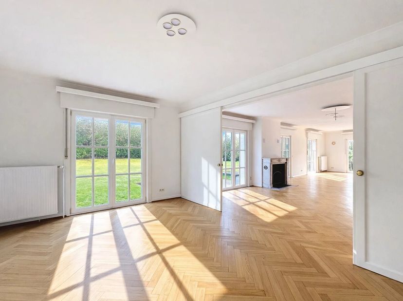 Bien présenté par Carla Rodriguez : 0494 07 97 54 / carla.rodriguez@victoire.be<br />
Victoire Junot vous présente cette superbe villa de charme de ±