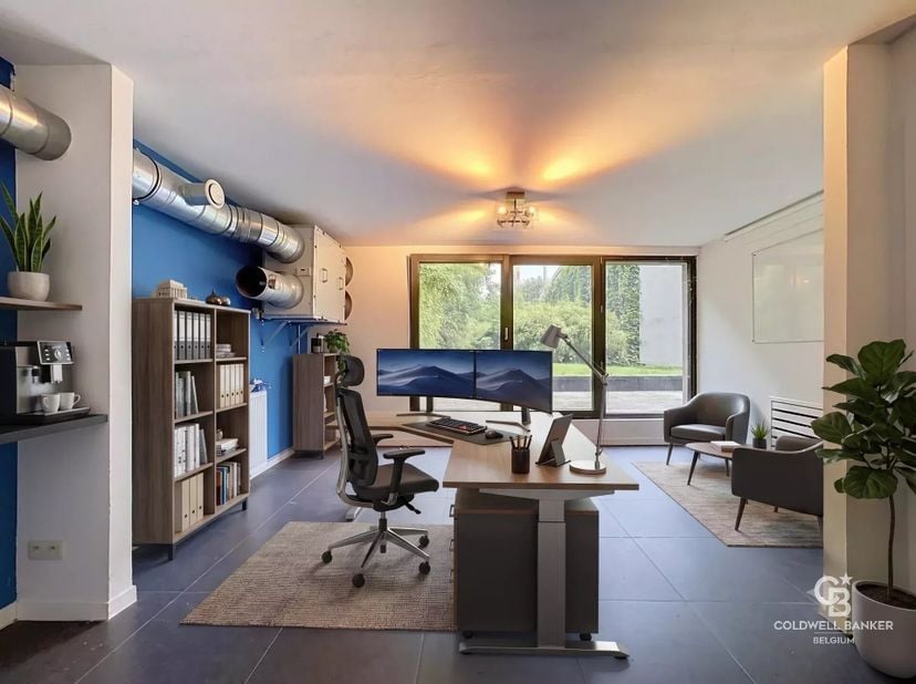 Mooie kantoorruimte geschikt voor allerlei soorten bedrijven. Het gebouw is in 2015 gebouwd en heeft energieklasse A.<br />
Deze woning is als volgt i