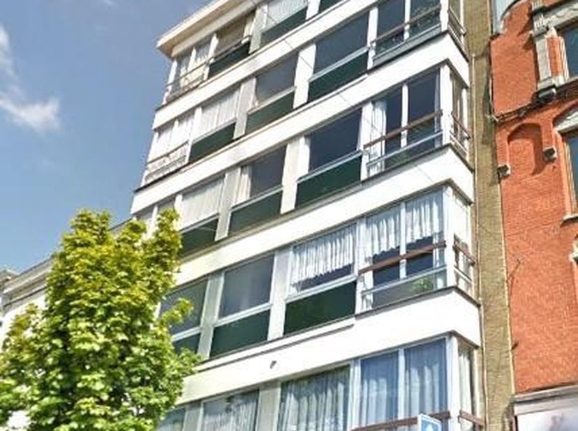 APPARTEMENT AU 3EME ETAGE AVEC 2 CHAMBRES, CAVE ET GARAGE<br />
<br />
Composition de l'appartement : <br />
Hall d'entrée, living, cuisine non équipé