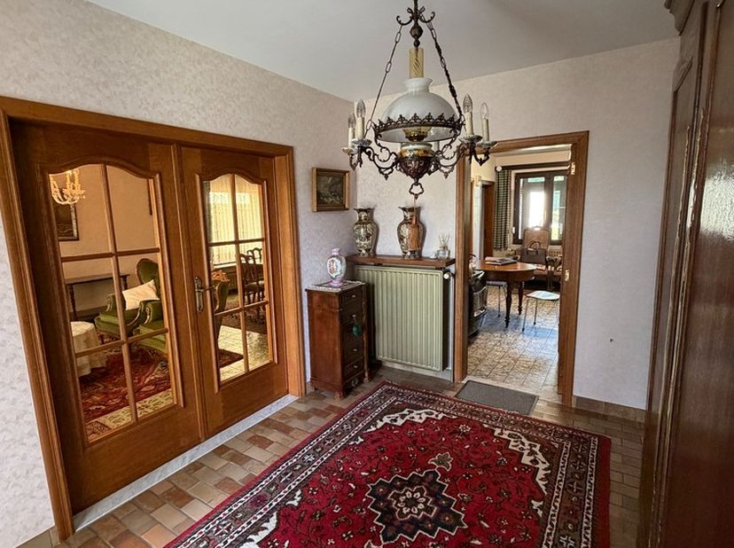 Op een toplocatie, vlak bij het prachtige natuurgebied De Wijers in Zonhoven, bevindt zich deze ruime gelijkvloerse woning met 3 slaapkamers op een pe