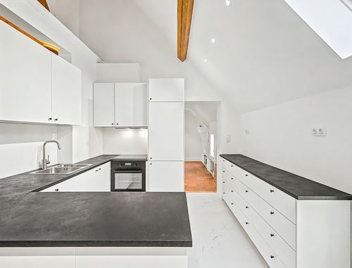                                         Triplex à louer à La Hulpe, € 1.900
