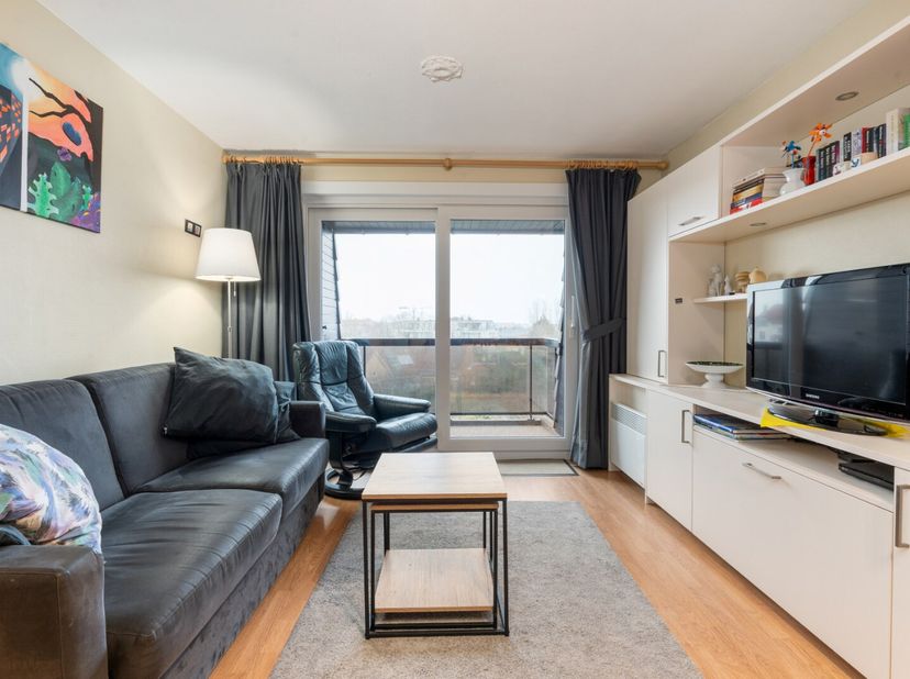 Modern gemeubelde studio met slaaphoek.  Deze studio, gelegen op een zucht van zee en duinen biedt u een  living met open keuken, terras , slaaphoek,
