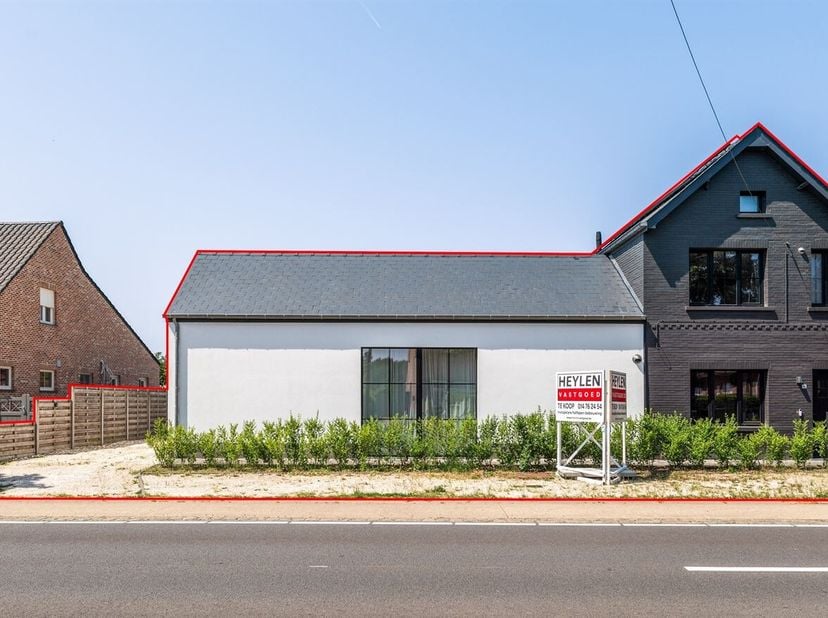 Moderne halfopen bebouwing met 4 slaapkamers en ruime tuin in Westerlo<br />
Locatie: <br />
Rustig gelegen in Westerlo met een vlotte verbinding naar