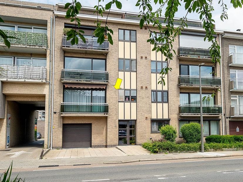 Ligging:<br />
<br />
Appartement op de 1° verdieping van een klein gebouw met lift gelegen in een zijstraat van de Bisschoppenhoflaan tussen het Bi