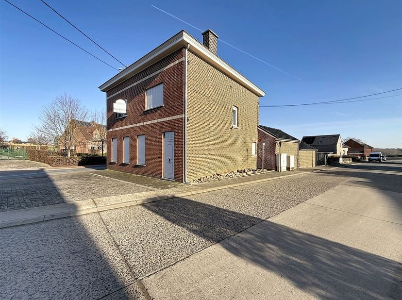 Ruime woning met afzonderlijke studio en tuin te 3473 Kortenaken (Waanrode), Grote Vreunte 7 &amp; 9, totale perceeloppervlakte 11a 25ca.<br />
Deze eige