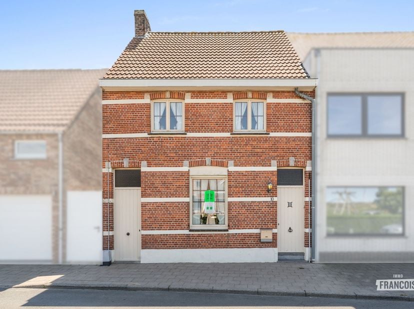 Deze op te frissen gezinswoning is gelegen op een uitzonderlijk rustige locatie in het charmante Lissewege, deelgemeente van Brugge. De woning biedt h