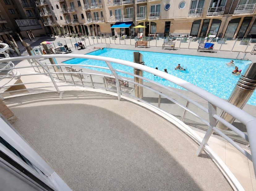 Vous recherchez un appartement spacieux à proximité de la plage belge ? Ce magnifique duplex situé à Mariakerke est l'opportunité idéale ! Implanté à