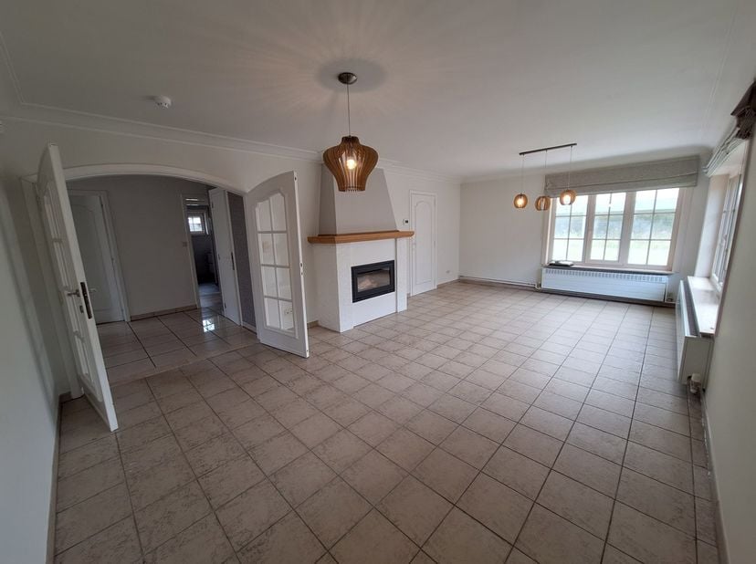 Charmante bungalow op een strategische locatie met 2 slaapkamers en knusse tuin in Kuringen.<br />
<br />
Dankzij de ligging in Kuringen geniet je van