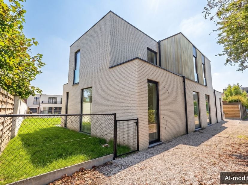 Huis te koop in Onledegoedstraat 12,
                    8800 Beveren