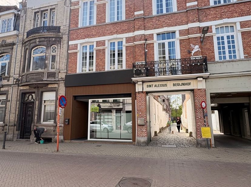 Bien professionnel à louer
                    à 9200 Dendermonde