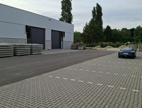                                         Magazijn zonder bureel te huur in Ophoven, € 1.200

