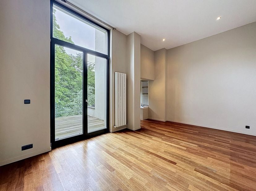 Bien présenté par Mike Doolaeghe - Tél. : +32 471 65 85 85 - E-mail : mike.doolaeghe@victoire.be<br />
Victoire Junot vous propose ce bel appartement