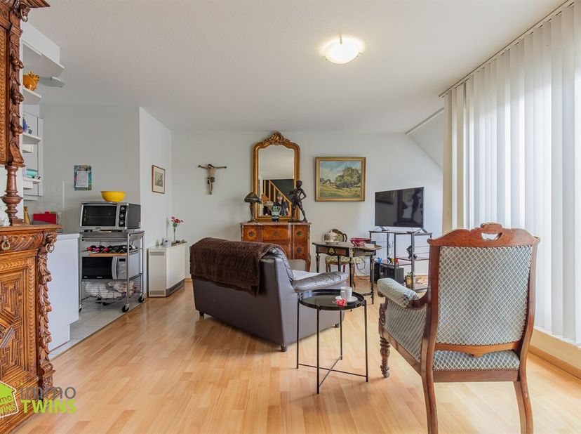Ruim duplex appartement met terras te Bredene<br />
Dit appartement maakt deel uit van de rustige residentie De Waterlijn. De eigendom is centraal, ma