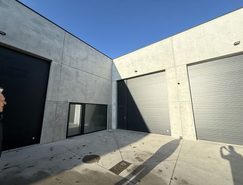                                         Bedrijfsgebouw te huur in Evergem, € 1.275
