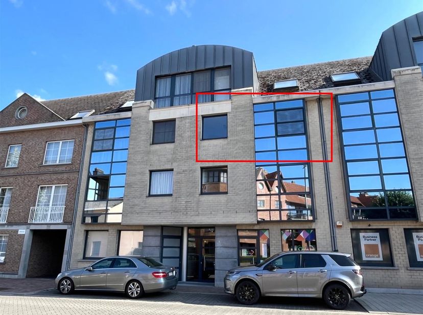 Prachtig appartement met 2 slpks., terras en garagebox. <br />
<br />
Ligging:  Het appartement is gelegen in het centrum van Beerse.<br />
Alle vo