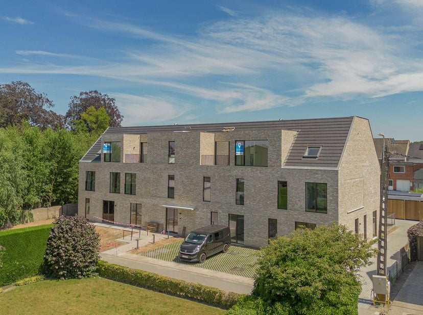 Dit knap nieuwbouwappartement (71m²) is gelegen op de tweede verdieping van nieuwbouwresidentie Moes Sjiek. Dit appartement omvat een ruime, lichtrijk