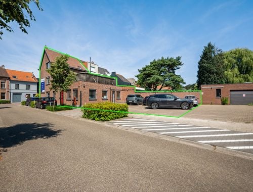                                         Kantoor met woning te koop in Lint, € 699.000
