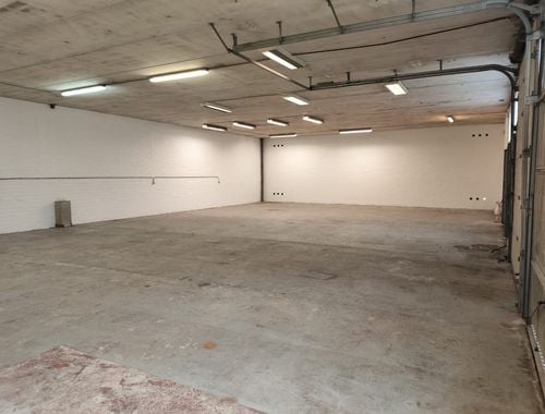                                         Entrepôt avec bureau à louer à Lint, € 1.500
