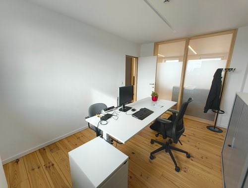                                         Espace de bureaux à louer à Veurne, € 350
