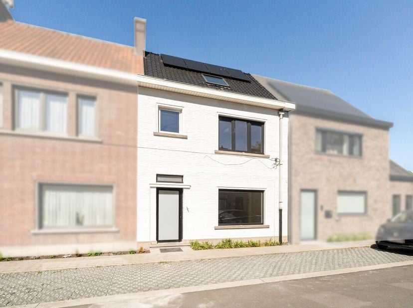 [[ DIT PAND NEEMT DEEL AAN DE ERA OPEN HUIZEN DAG OP 13/6 VAN 16:00 TOT 17:00 ]] Te koop: huis in de Ijzerstraat, Eeklo, gelegen in een gezellige stra