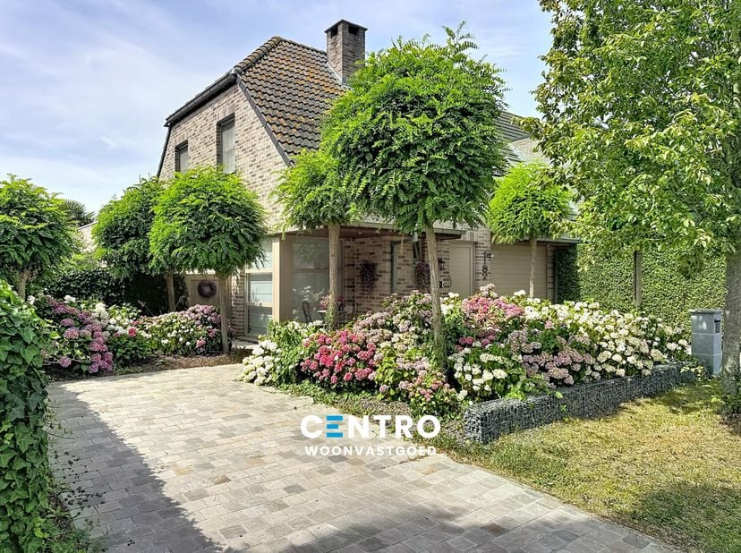 Instapklare gezinswoning met 3 slaapkamers, garage en zonnige tuin in de geliefde wijk Don Bosco te Torhout!<br />
<br />
Op een rustige en gegeerde l