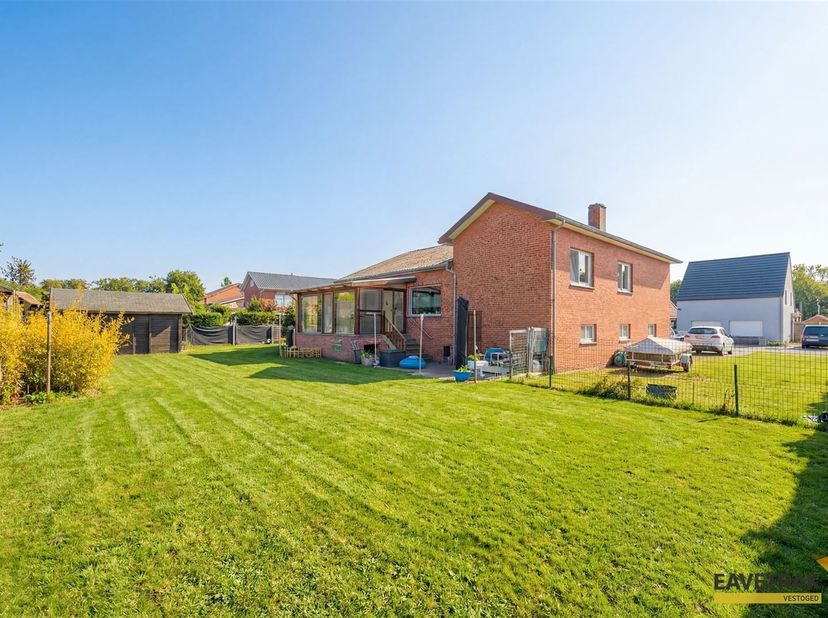 Welkom in deze split-level woning in Oostham. Deze is meer dan een instapwoning voor jonge gezinnen. <br />
<br />
Deze thuis staat te blinken op ee