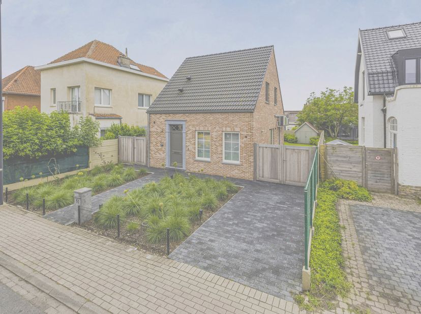 Immo Pické vous propose cette maison BEN (construite en 2020) idéalement située, à proximité immédiate des écoles, des commerces, des transports en co