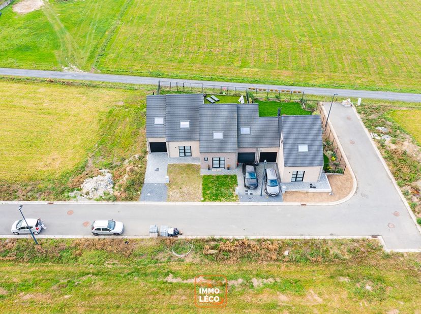 Découvrez en avant-première ce tout nouveau projet immobilier proposant 26 maisons 2/3 façades à vendre, alliant modernité et confort, situé dans un n