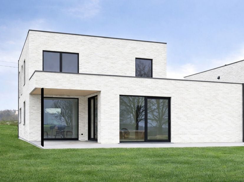 In de attenrodestraat worden er 2 moderne villa's opgetrokken (deze zijn enkel gekoppeld door hun garage of carport)<br />
Elke villa heeft veel licht