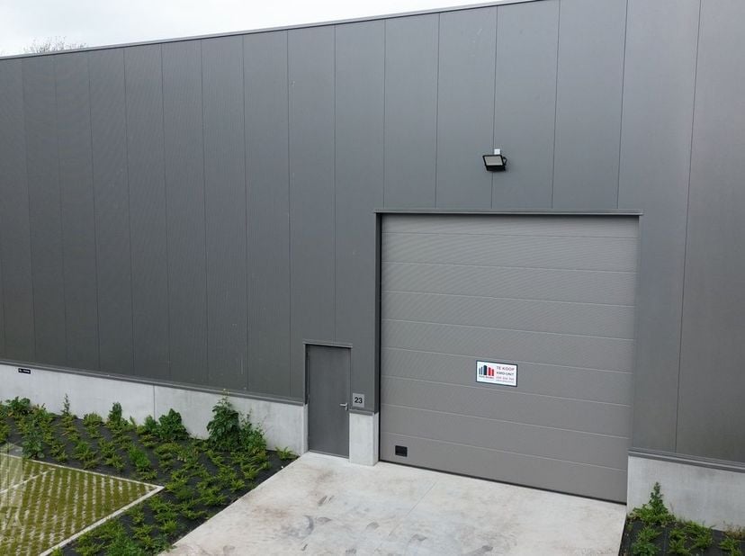 Nieuwe KMO-unit met een oppervlakte van 823 m². De nieuwe KMO-ontwikkeling 'PORTIS' bestaat uit 49 KMO-units met oppervlaktes tussen&amp;nbsp;164 m² en 1.