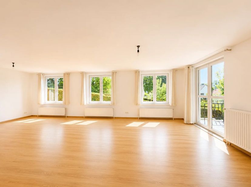 Gepresenteerd door Debora Peruch Tel : 0476/71.28.17 ou debora.peruch@victoire.be<br />
Victoire | Junot biedt u dit prachtige huis met 4 zijden aan,