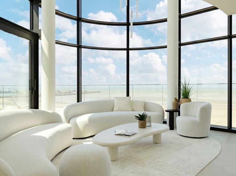 Exclusieve duplex van ca. 369 m², met uitzonderlijk ruime terrassen en panoramische zichten over zee, strand en het hinterland, gelegen in Knokke.<br