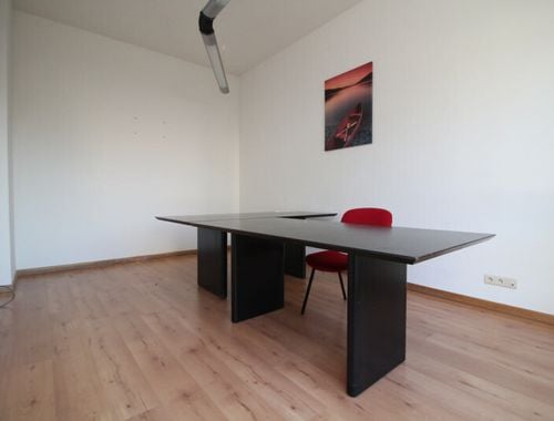                                         Bureaux à louer à Uccle, € 520
