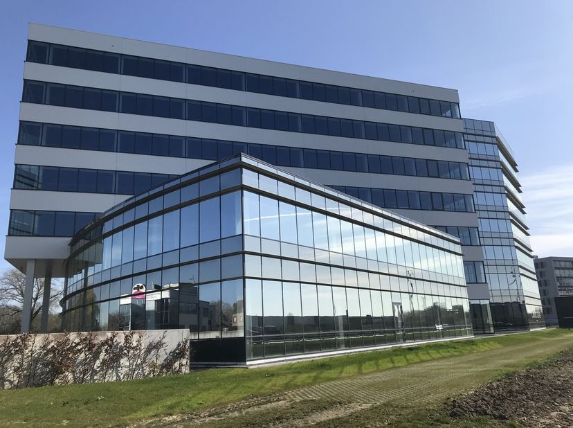 Deze kantoren te huur bevinden zich in het nieuwbouw kantorencomplex SkylinE40 te Aalst, langs de E40. Deze ligging zorgt voor een uitstekende bereikb