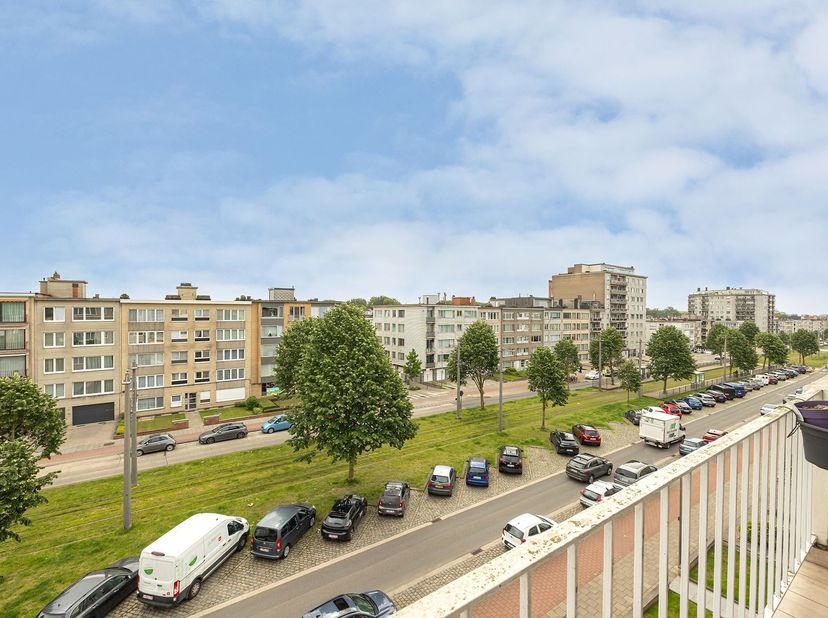 IN OPTIE !!!!!!!!!!!!!!<br />
GERIEFLIJK APPARTEMENT MET TWEE SLAAPKAMERS AAN DE RAND VAN ANTWERPEN<br />
<br />
Dit aantrekkelijke appartement van
