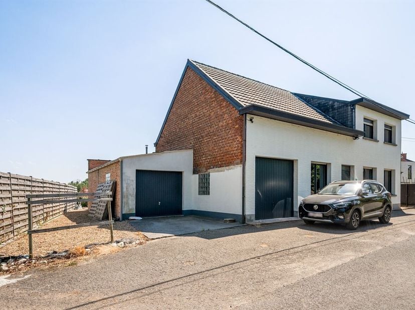Spacieuse maison avec 4 chambres et un jardin ensoleillé !<br />
Cette maison est située à quelques minutes à pied de la Grand-Place et de la place Zi