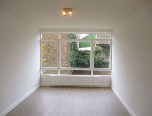                                         Studio avec coin lit à louer à Ixelles, € 780
