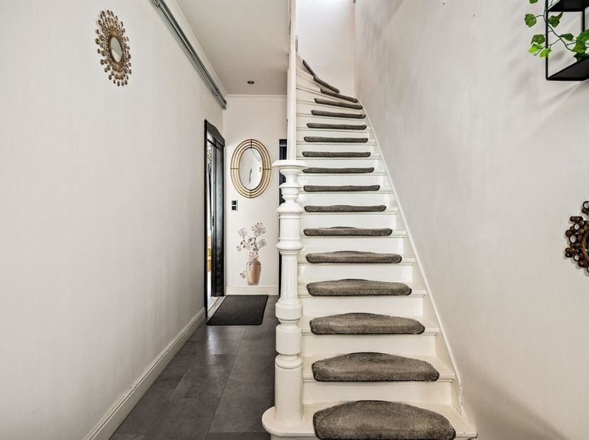 Deze woning is centraal gelegen in Hamont-Achel, op wandelafstand van winkels, scholen en openbaar vervoer. Je geniet hier van een vlotte bereikbaarhe