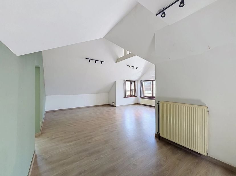 Dit appartement is gelegen te Mol Ezaart.<br />
Op fietsafstand van het centrum van Mol en ideaal gelegen tov de ring richting Lommel-Geel.<br />
Het
