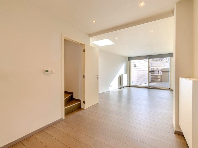 Leuke woning met 2 slaapkamers, dressing en terras te Booischot. <br />
Gelegen op wandelafstand van het station, school, winkels en bushalte.   <br /